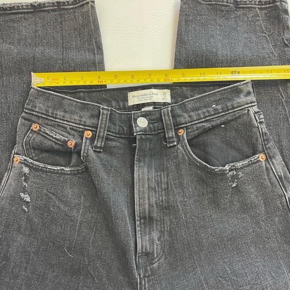 Abercrombie & Fitch Curve Love Ultra High Rise Ankle Straight Jeans - Black. - Picture 6 of 13